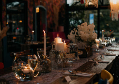 Svatební hostina, večerní svatební tabule